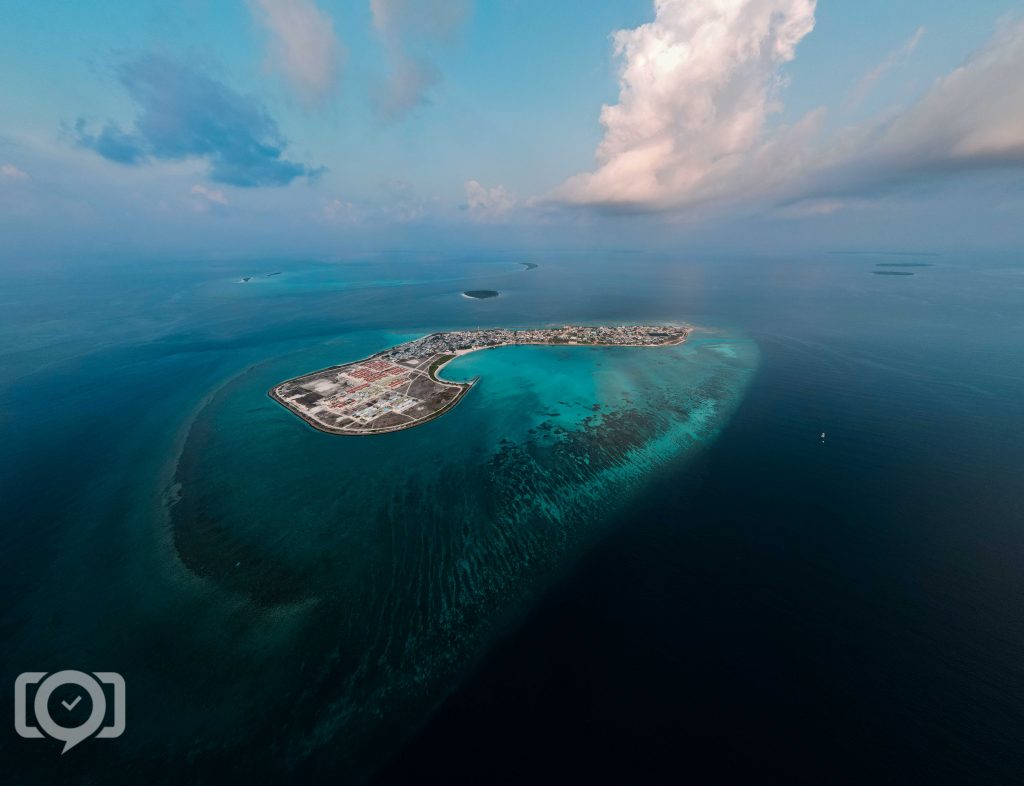 The coast of Dhidhdhoo